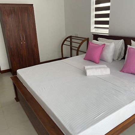 Silina Airport Transit Hotel & Residence Katunayaka Bagian luar foto