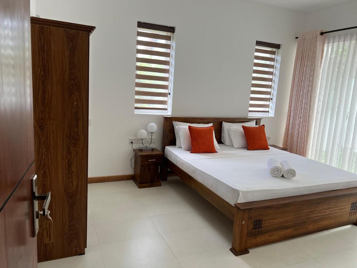 Silina Airport Transit Hotel & Residence Katunayaka Bagian luar foto