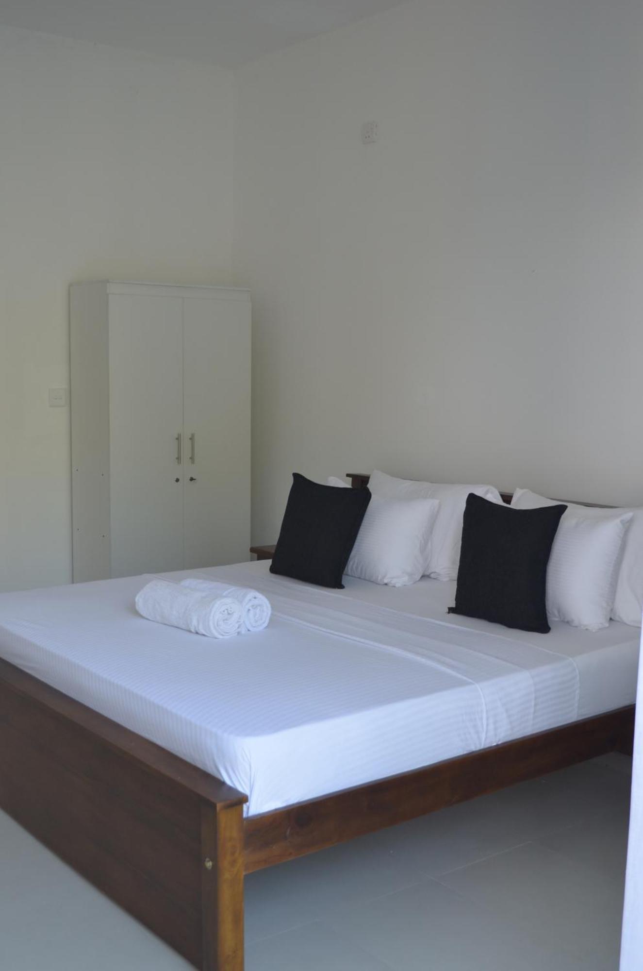 Silina Airport Transit Hotel & Residence Katunayaka Bagian luar foto