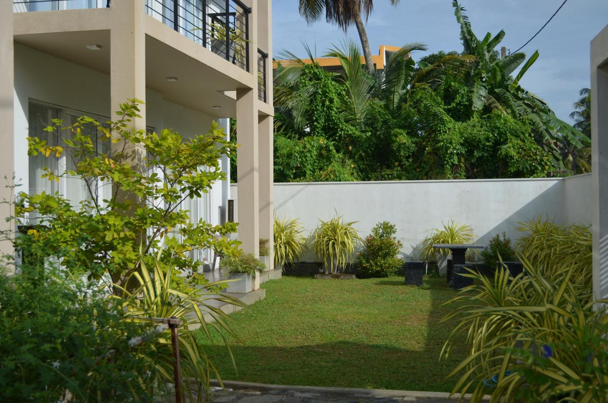 Silina Airport Transit Hotel & Residence Katunayaka Bagian luar foto