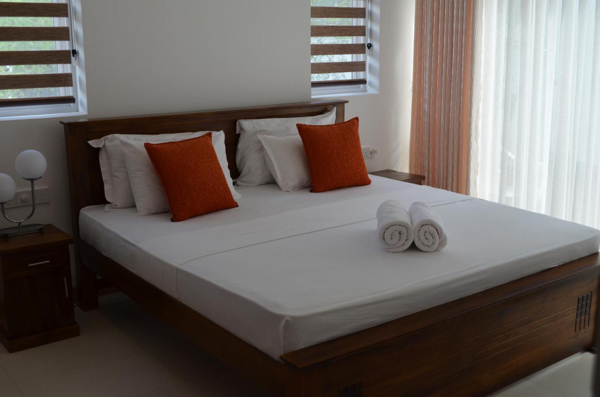 Silina Airport Transit Hotel & Residence Katunayaka Bagian luar foto