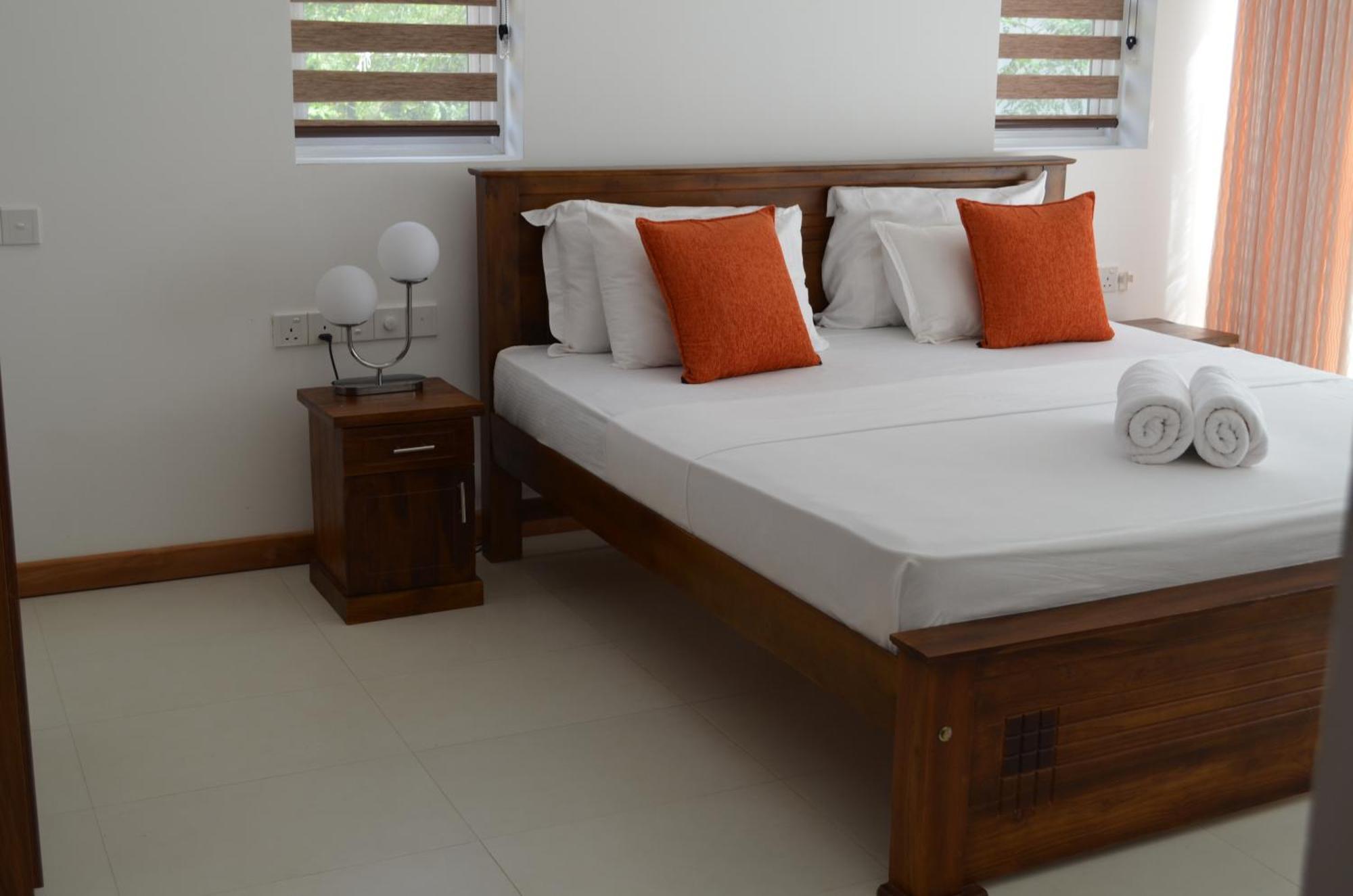 Silina Airport Transit Hotel & Residence Katunayaka Bagian luar foto