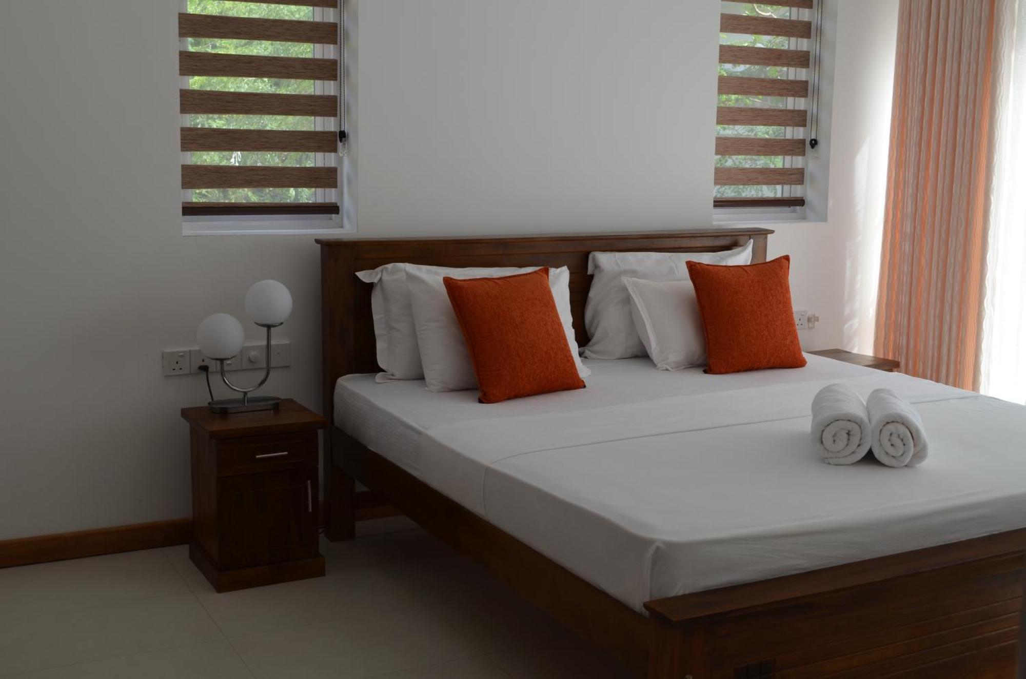 Silina Airport Transit Hotel & Residence Katunayaka Bagian luar foto