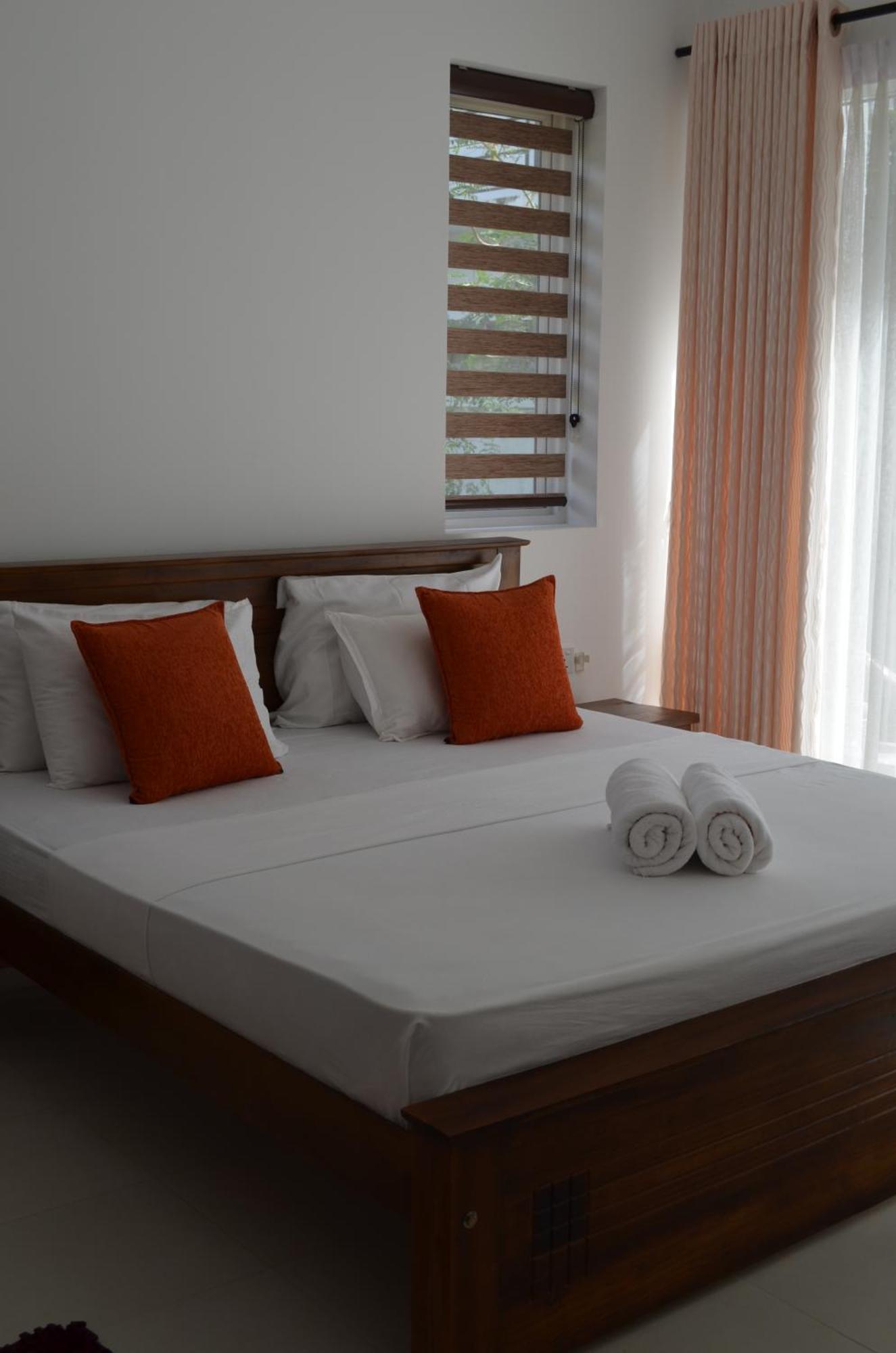 Silina Airport Transit Hotel & Residence Katunayaka Bagian luar foto