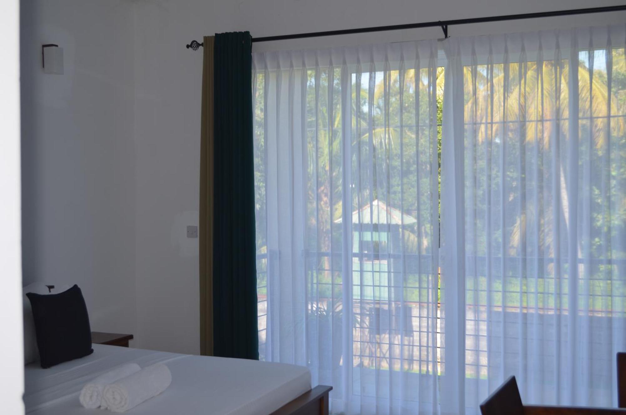 Silina Airport Transit Hotel & Residence Katunayaka Bagian luar foto