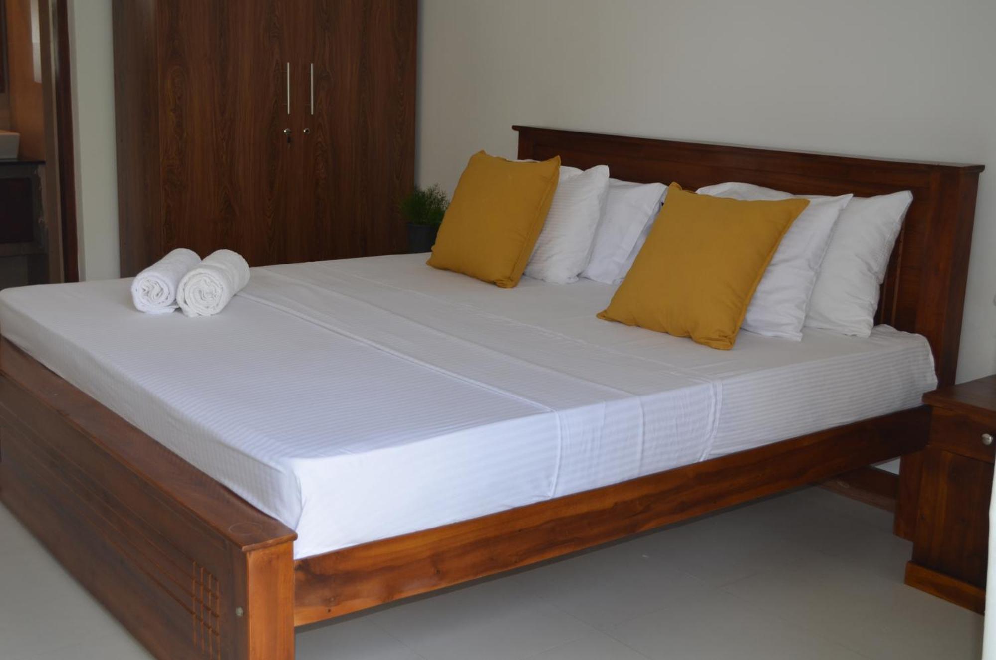 Silina Airport Transit Hotel & Residence Katunayaka Bagian luar foto