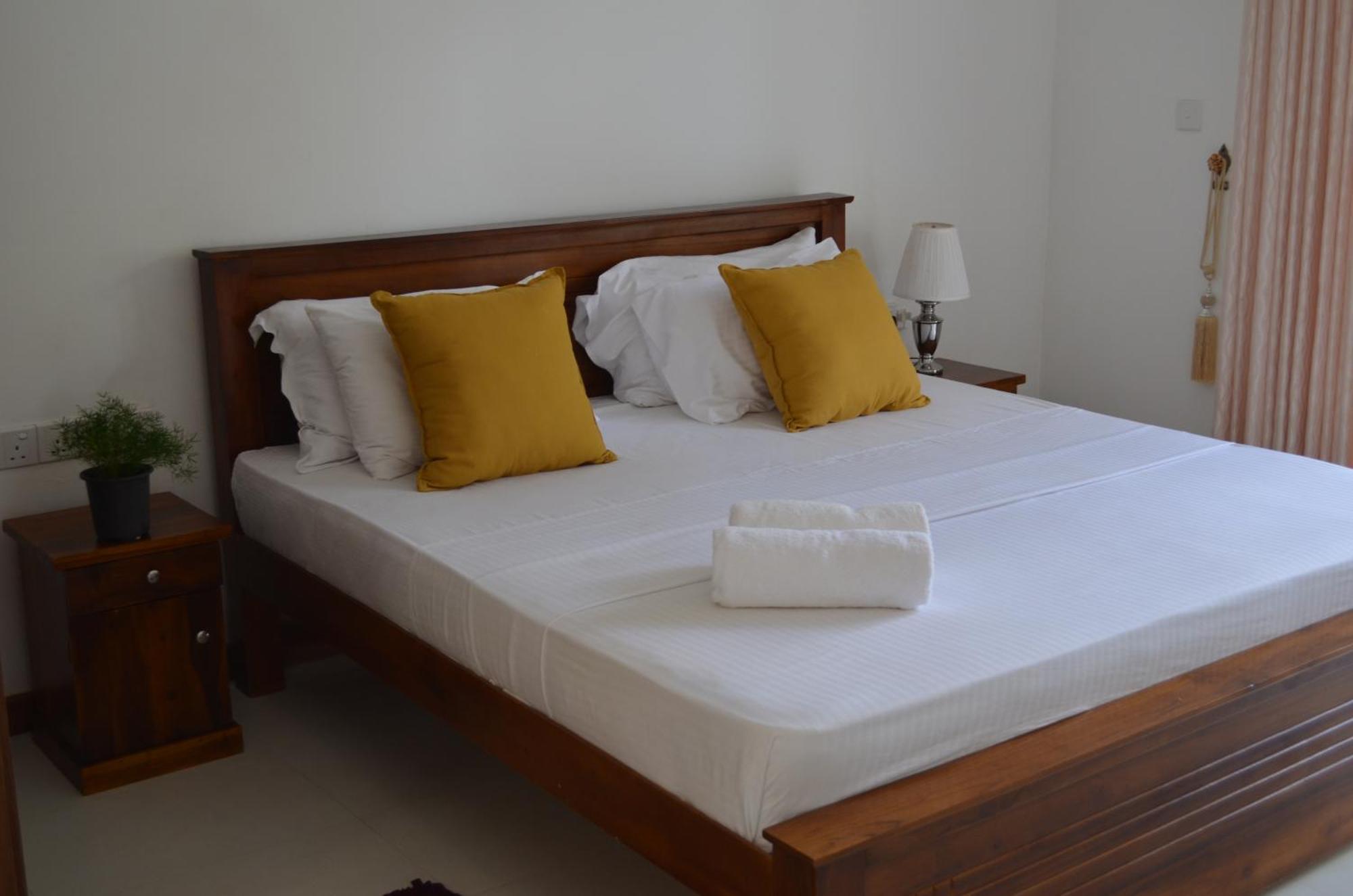 Silina Airport Transit Hotel & Residence Katunayaka Bagian luar foto