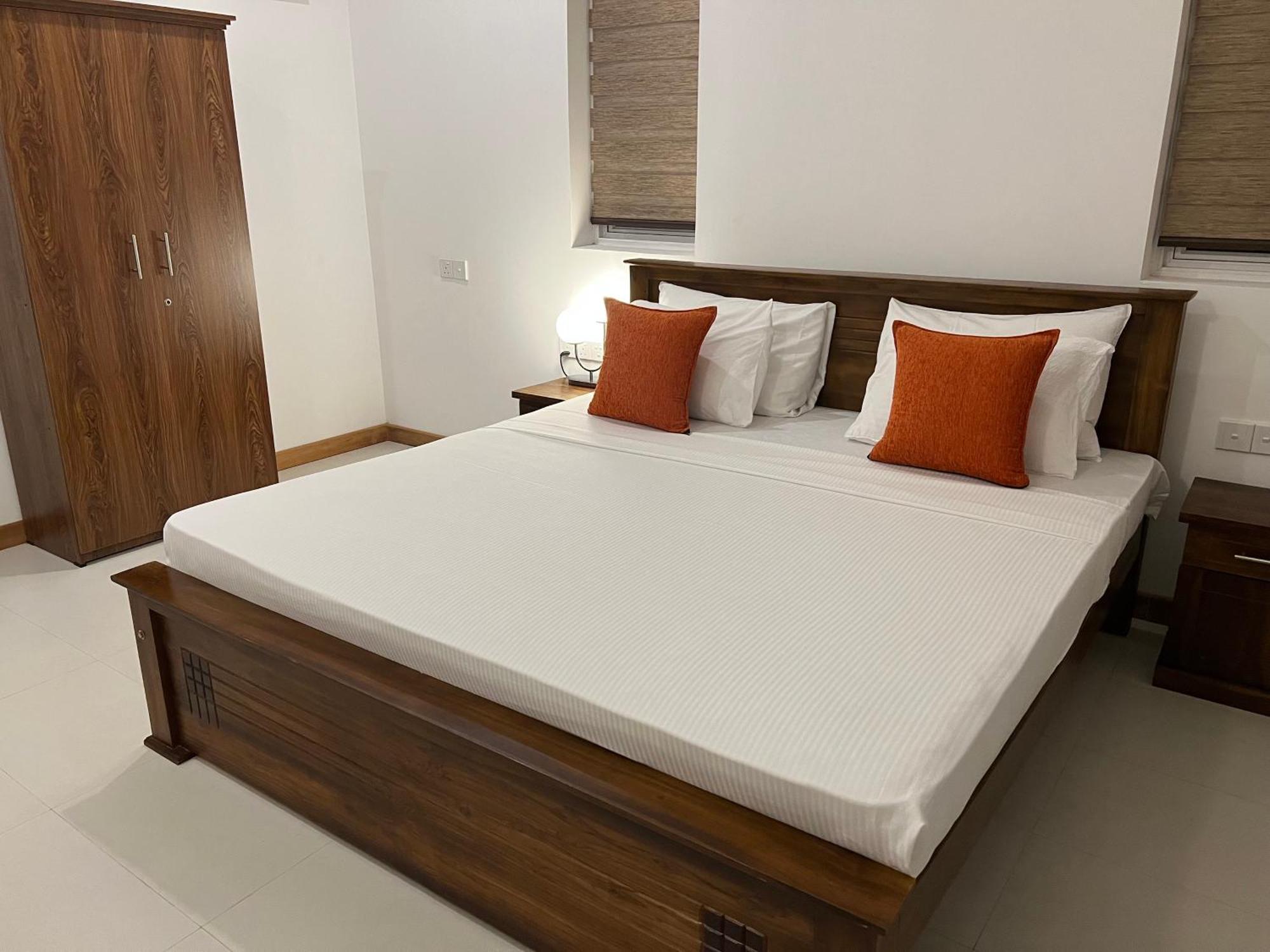 Silina Airport Transit Hotel & Residence Katunayaka Bagian luar foto