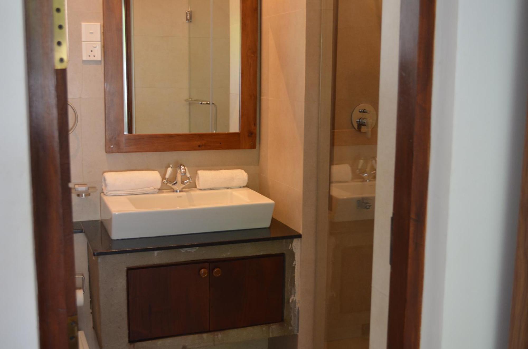 Silina Airport Transit Hotel & Residence Katunayaka Bagian luar foto