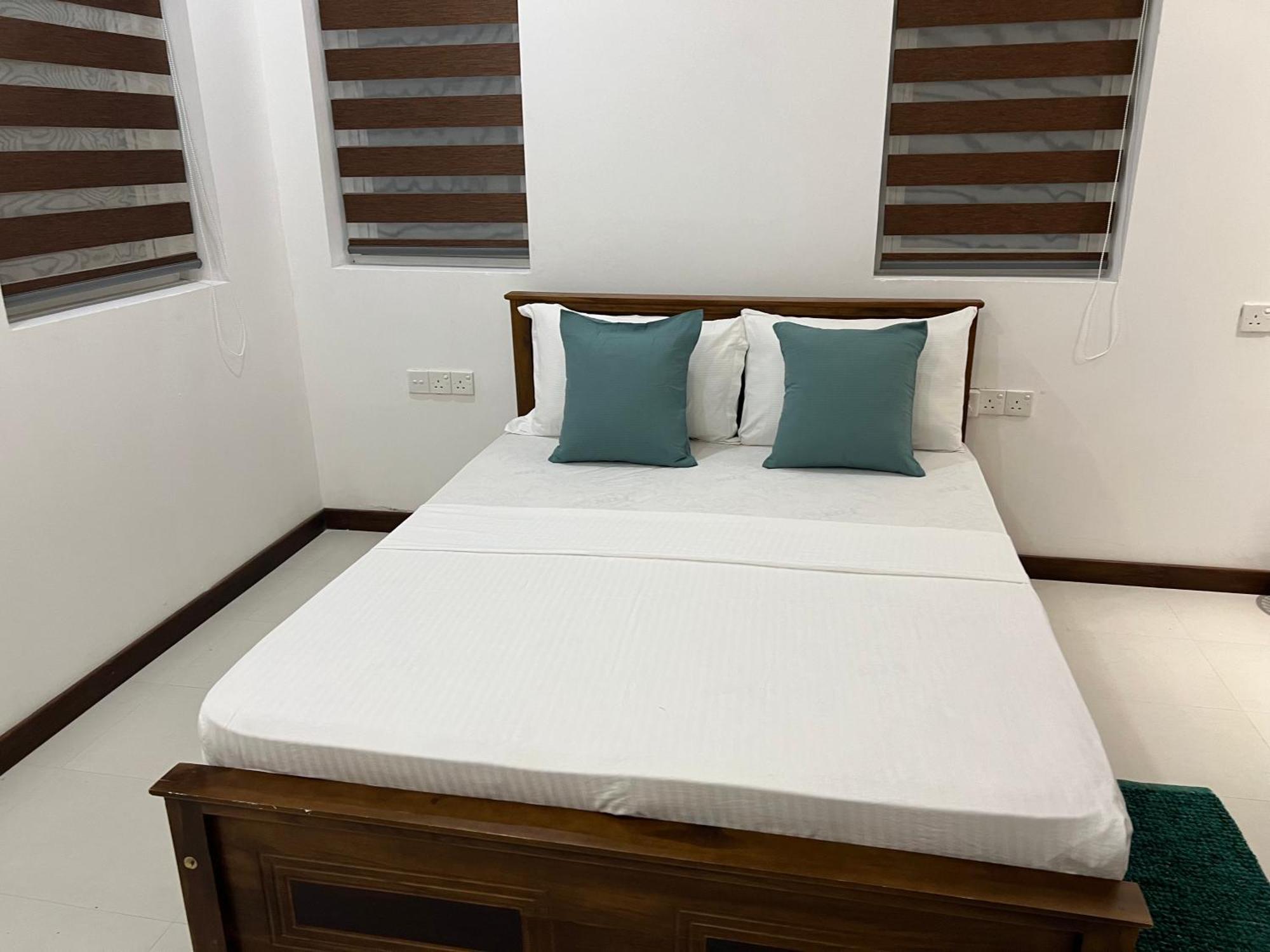 Silina Airport Transit Hotel & Residence Katunayaka Bagian luar foto