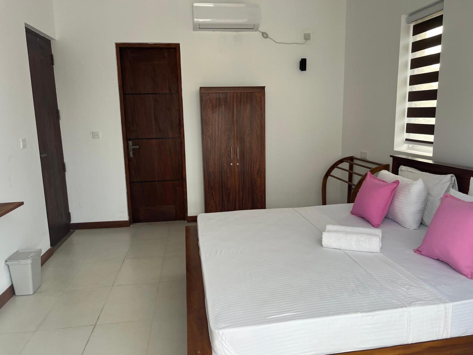 Silina Airport Transit Hotel & Residence Katunayaka Bagian luar foto